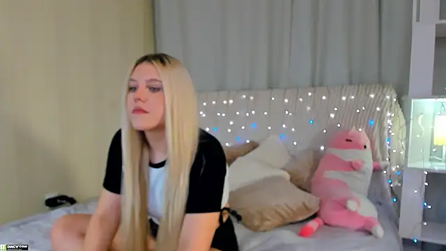 Malisha kiss online show from 10-14-25, 08:48