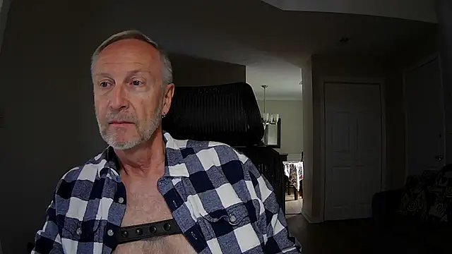 Snapshot of ApolloThrust chatting on 10-12-25, 06:18 ApolloThrust online show from 10-12-25, 06:18