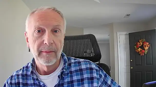 Snapshot of ApolloThrust chatting on 10-22-25, 06:40 ApolloThrust online show from 10-22-25, 06:40