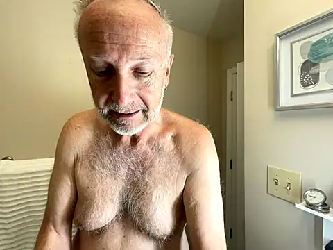 Snapshot of ApolloThrust chatting on 11-12-25, 01:44 ApolloThrust online show from 11-12-25, 01:44