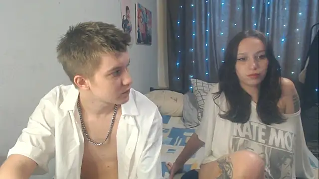 Snapshot of Mark_and_Wendy chatting on 06-19-26, 05:45 Mark and Wendy online show from 06-19-26, 05:45