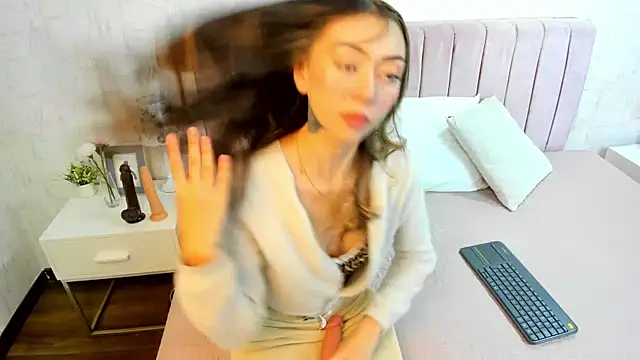 Olivia johansson online show from 10-11-25, 04:44