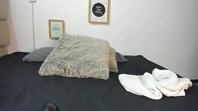 Latin Pleasures online show from 12-16-25, 09:53