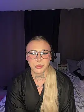 Snapshot of Kimberly-sweety chatting on 10-15-25, 07:25 Kimberly-sweety online show from 10-15-25, 07:25