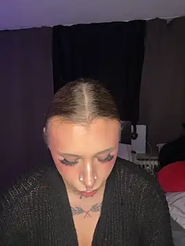 Snapshot of Kimberly-sweety chatting on 10-18-25, 08:20 Kimberly-sweety online show from 10-18-25, 08:20