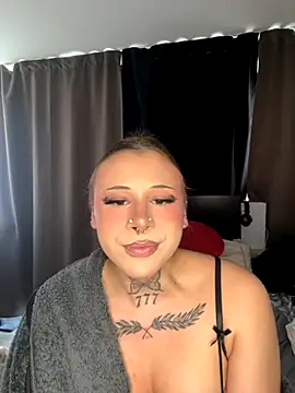 Snapshot of Kimberly-sweety chatting on 10-21-25, 02:51 Kimberly-sweety online show from 10-21-25, 02:51