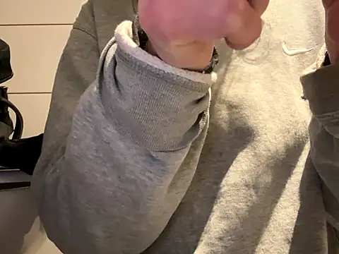 Snapshot of pleasedontpressaredburton chatting on 10-16-25, 08:21 pleasedontpressaredburton online show from 10-16-25, 08:21