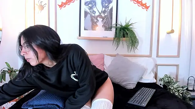 Snapshot of Abbie_thomson_ chatting on 10-24-25, 07:43 Abbie thomson online show from 10-24-25, 07:43