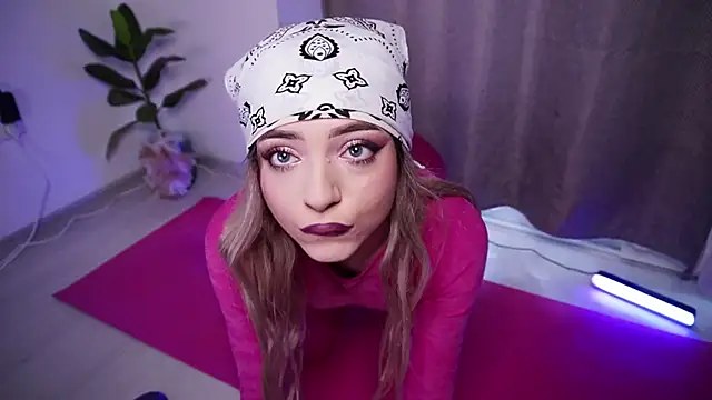 Dahliacruzz online show from 11-30-25, 08:40