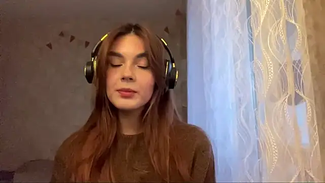 TeresitaLish online show from 10-07-25, 03:31