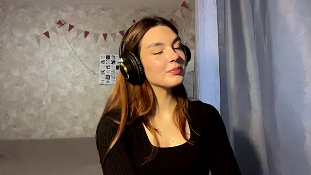 TeresitaLish online show from 10-09-25, 02:37