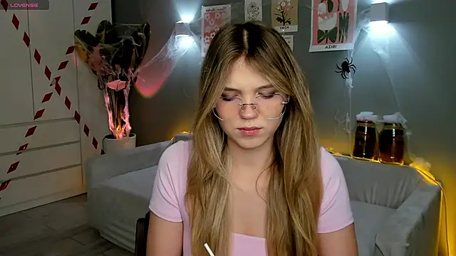 Snapshot of linakorvin chatting on 11-01-25, 01:24 linakorvin online show from 11-01-25, 01:24