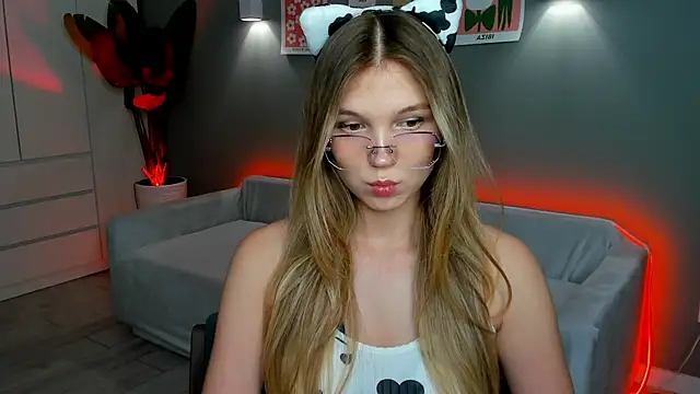 Snapshot of linakorvin chatting on 11-23-25, 01:11 linakorvin online show from 11-23-25, 01:11