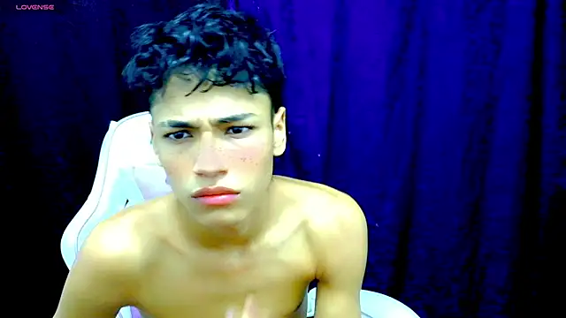 Im david02 online show from 11-12-25, 01:11