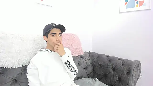 Hottie Guy online show from 10-29-25, 05:47