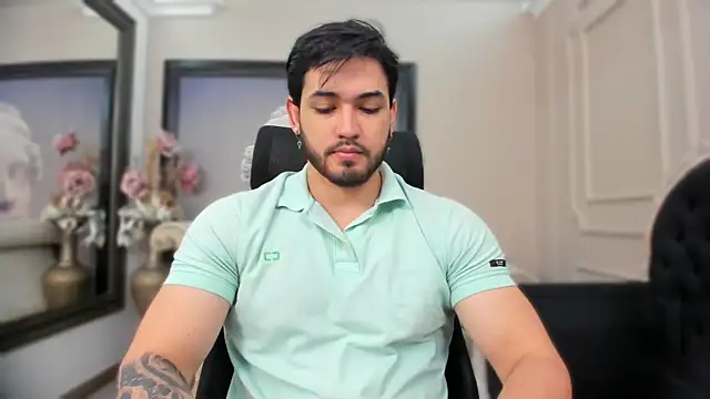 Snapshot of ElianKeiser chatting on 10-24-25, 12:45 ElianKeiser online show from 10-24-25, 12:45