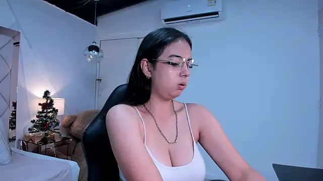 maddie greyy online show from 11-25-25, 04:07