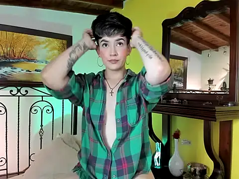 Zulyhenao online show from 10-28-25, 03:21