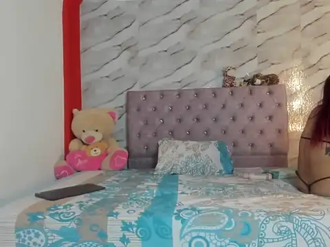 Stefany Andruw online show from 10-17-25, 01:25