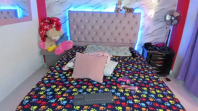 Stefany Andruw online show from 11-09-25, 04:11