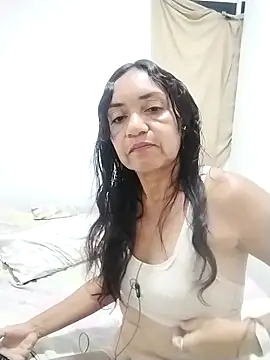 Snapshot of Roomexotic13 chatting on 10-28-25, 02:48 Roomexotic13 online show from 10-28-25, 02:48