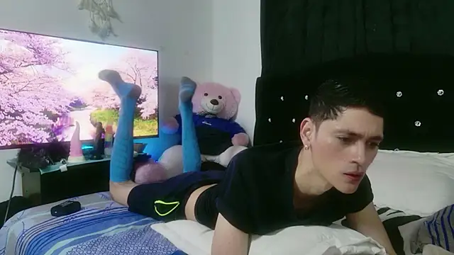 Tyler cat online show from 10-09-25, 01:53