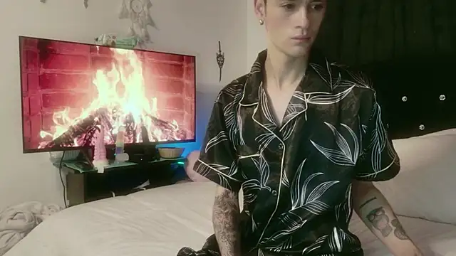 Tyler cat online show from 10-24-25, 11:28