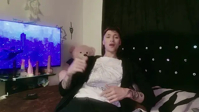 Tyler cat online show from 11-29-25, 01:08