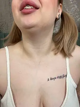 KellyMoors online show from 10-10-25, 01:48