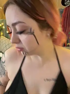 KellyMoors online show from 10-31-25, 01:39