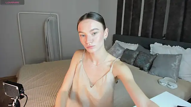 EvaToniz online show from 11-14-25, 01:04