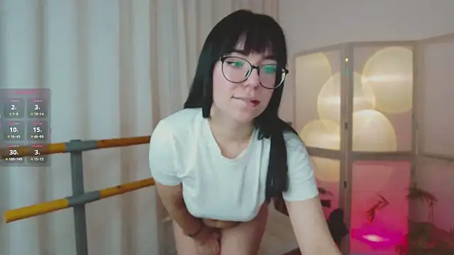 Avelyne  online show from 11-10-25, 08:52