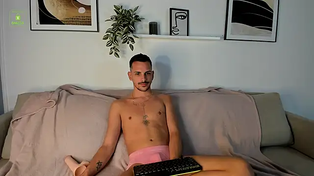 Snapshot of Ostin_Reaves chatting on 10-13-25, 05:29 Ostin Reaves online show from 10-13-25, 05:29