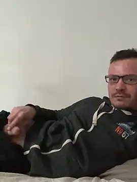 viktor1992-1-1 online show from 03-11-26, 04:02