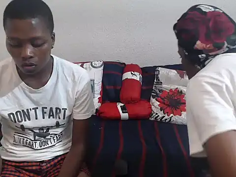 Snapshot of sexyboobae2 chatting on 12-04-25, 06:38 sexyboobae2 online show from 12-04-25, 06:38