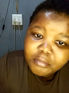 LadyBear2002 online show from 10-11-25, 04:44