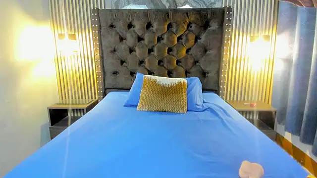 Nikki Vesper online show from 04-12-26, 03:33