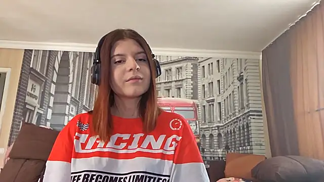 LissaKradfer online show from 10-17-25, 05:10