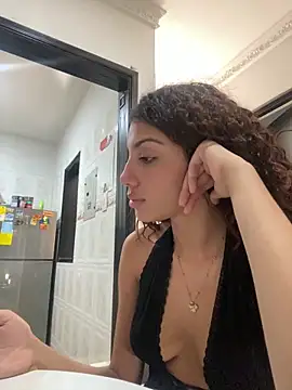 Snapshot of Azza__Slimene chatting on 10-20-25, 05:46 Azza  Slimene online show from 10-20-25, 05:46