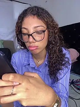 Snapshot of Azza__Slimene chatting on 10-23-25, 03:22 Azza  Slimene online show from 10-23-25, 03:22