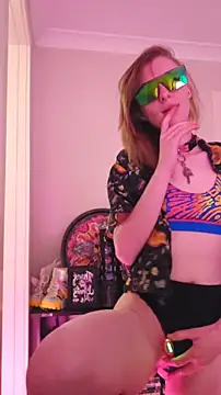 Snapshot of lonely_Cosplay_chick chatting on 12-13-25, 08:14 lonely Cosplay chick online show from 12-13-25, 08:14