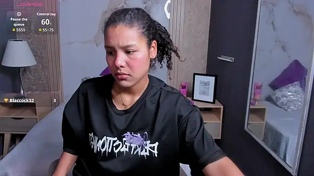 Snapshot of AriaVega chatting on 11-24-25, 12:16 AriaVega online show from 11-24-25, 12:16