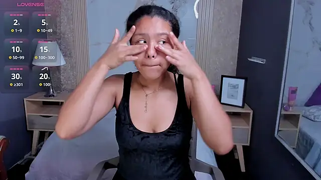 Snapshot of AriaVega chatting on 11-25-25, 11:43 AriaVega online show from 11-25-25, 11:43