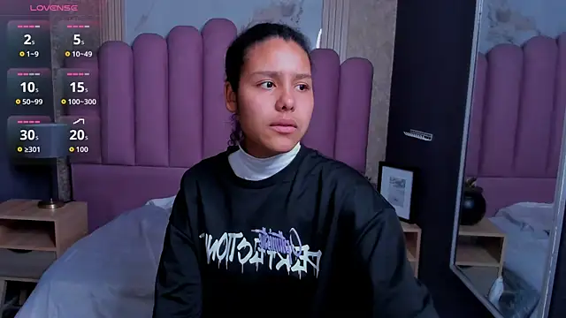 AriaVega online show from 12-17-25, 12:44