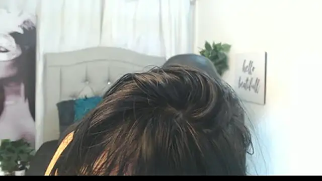 Snapshot of annyrusso chatting on 12-03-25, 02:04 annyrusso online show from 12-03-25, 02:04