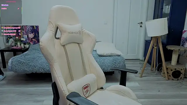 Snapshot of xAlisontiny chatting on 01-19-26, 06:50 xAlisontiny online show from 01-19-26, 06:50