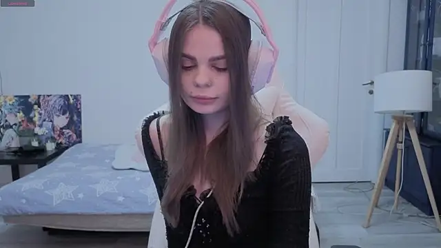 Snapshot of xAlisontiny chatting on 02-19-26, 08:49 xAlisontiny online show from 02-19-26, 08:49