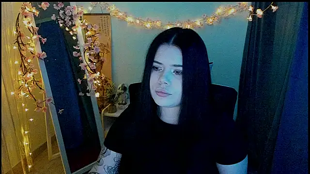 Mona Esty online show from 03-04-26, 01:39