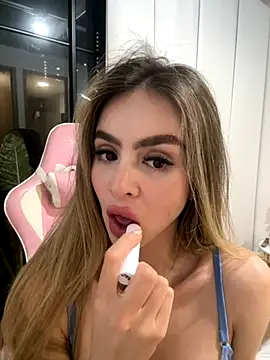 Snapshot of Lisa_Belluci chatting on 10-21-25, 02:01 Lisa Belluci online show from 10-21-25, 02:01