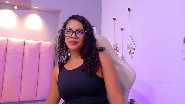 Snapshot of CamilaLevy chatting on 11-06-25, 12:06 CamilaLevy online show from 11-06-25, 12:06